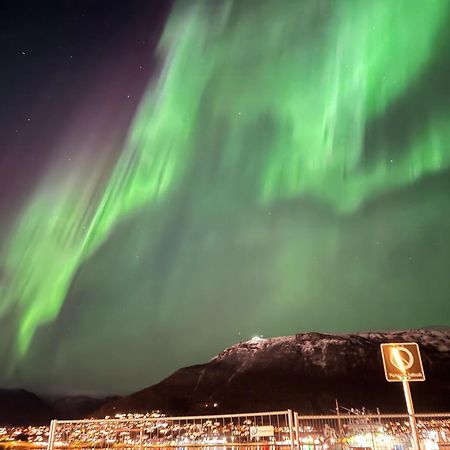 Guesthouse In Tromso Center By Dada ภายนอก รูปภาพ