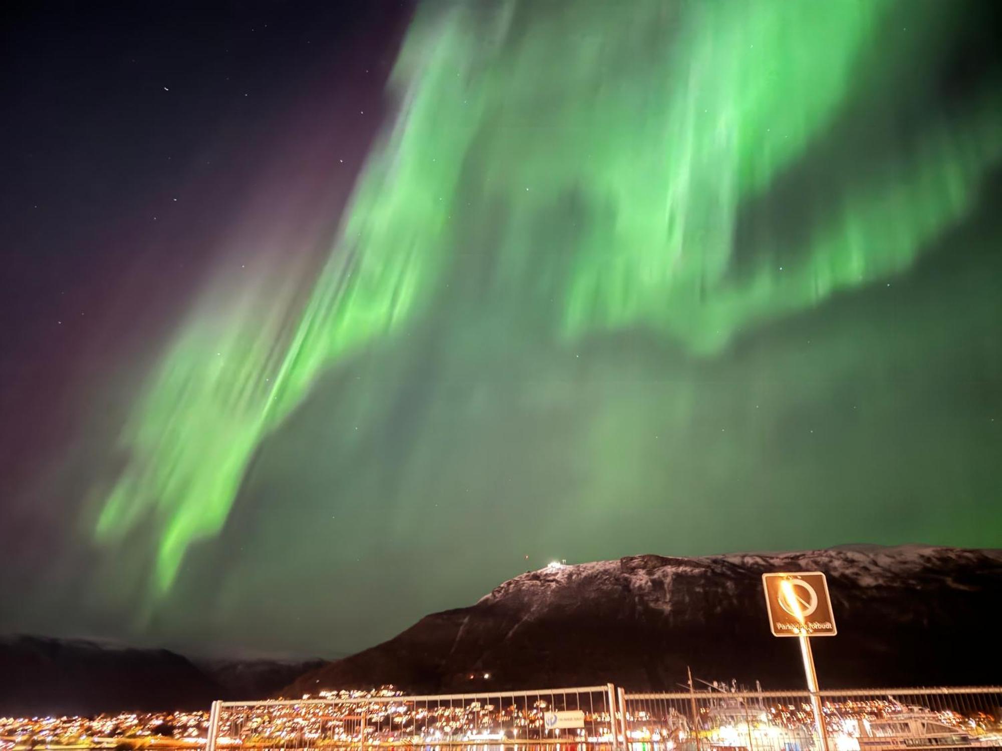 Guesthouse In Tromso Center By Dada ภายนอก รูปภาพ