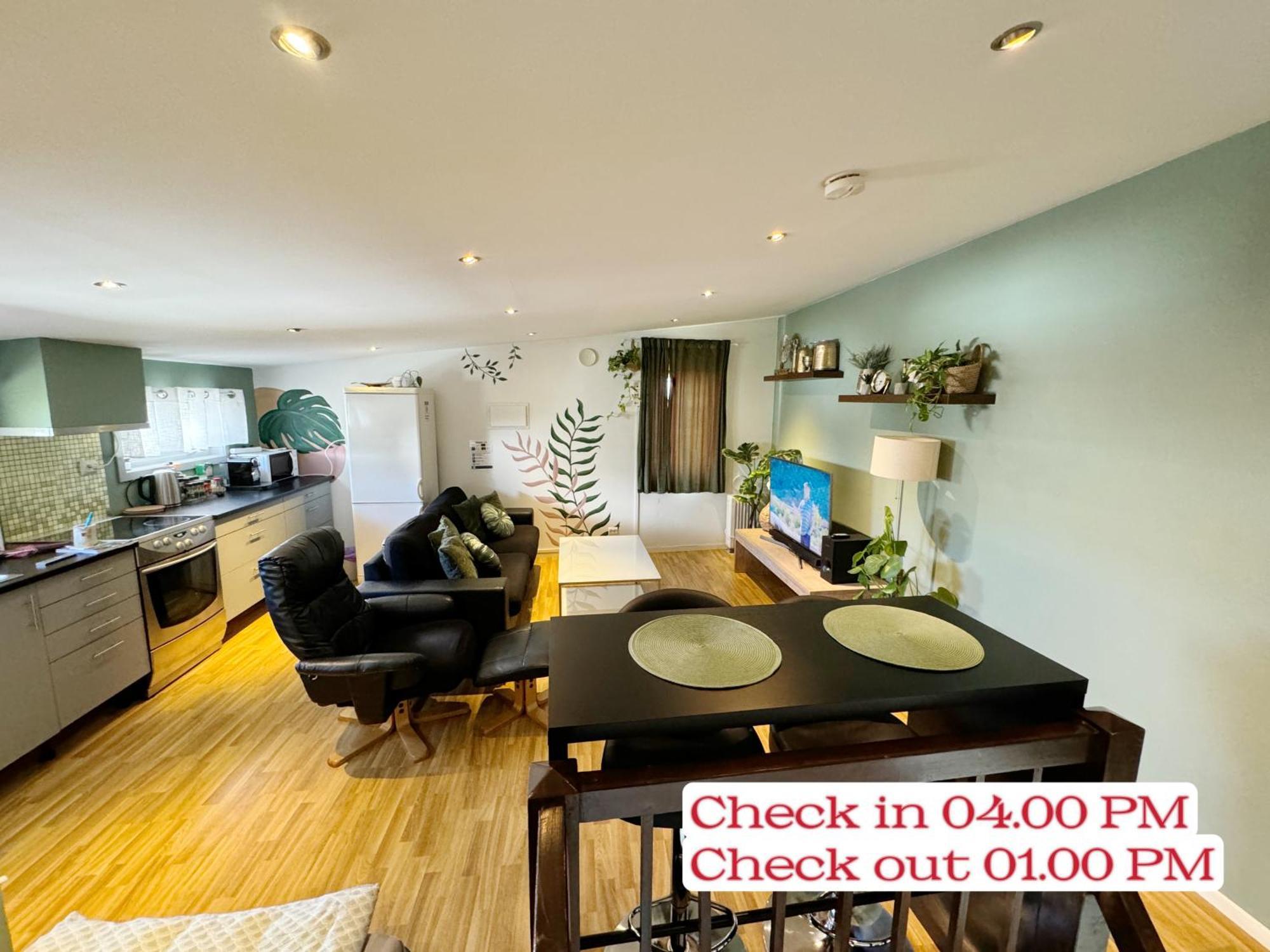 Guesthouse In Tromso Center By Dada ภายนอก รูปภาพ